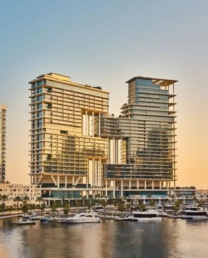 Doorman,The Lana, ОАЭ