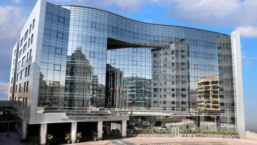 Door Lady, Grand Cosmopolitan, ОАЭ